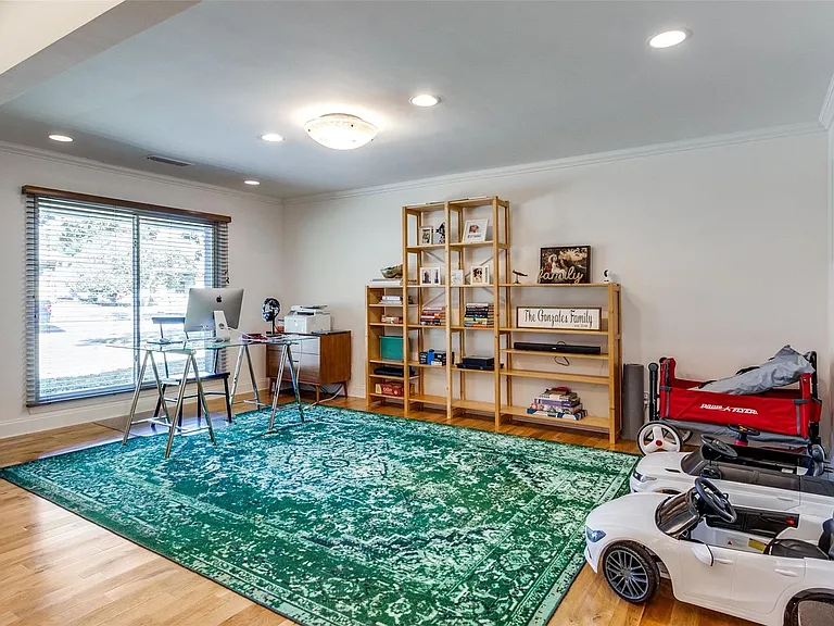 7350 Fieldgate Dr — Photo 10