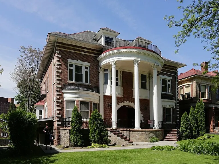 644 Madison Avenue — Photo 1