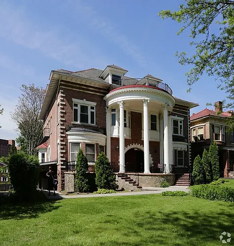 644 Madison Avenue Photo 1