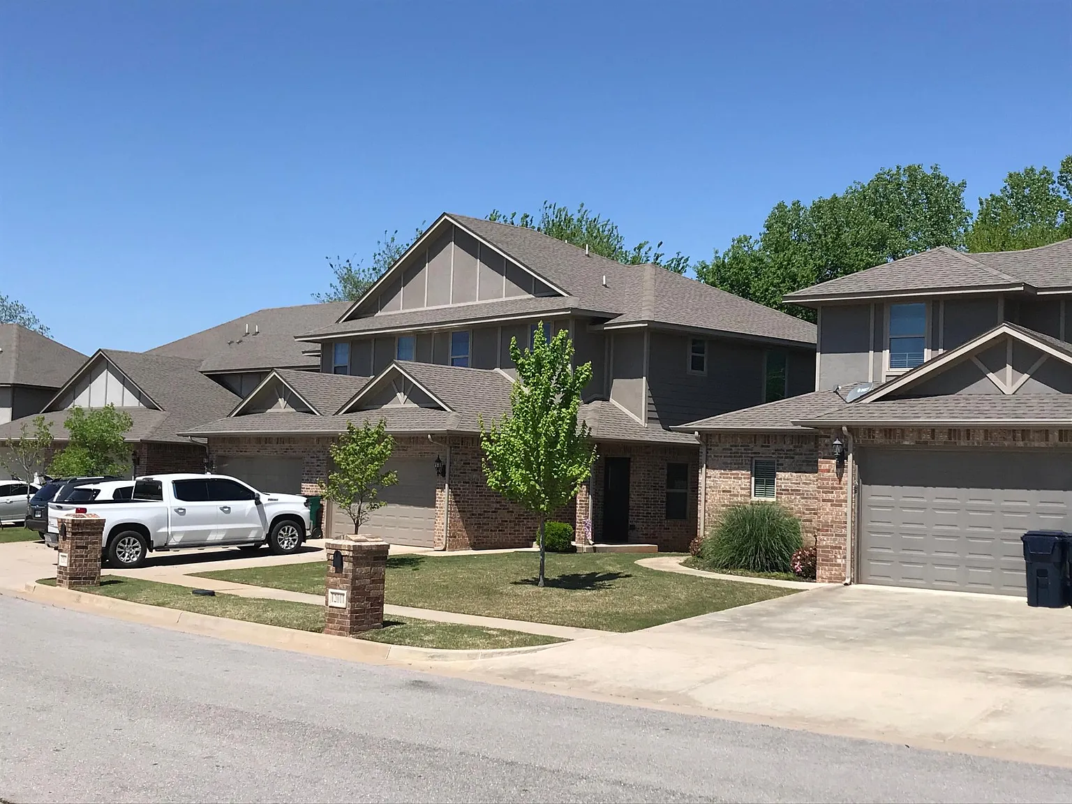 3 bed, 2.5 bath, 1900 sqft, $1,845 — Photo 3