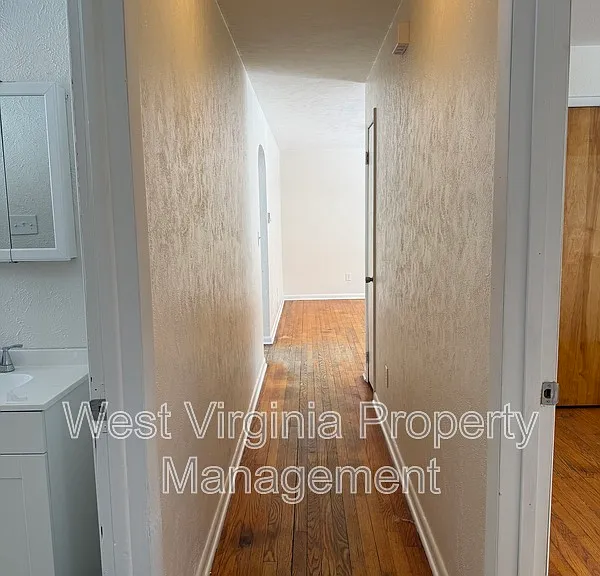 309 E Prince St — Photo 10