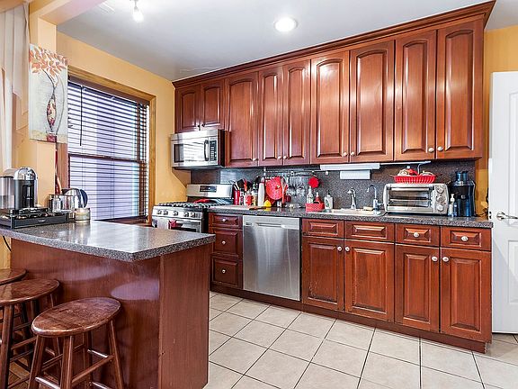 5th image of 3521 Avenue