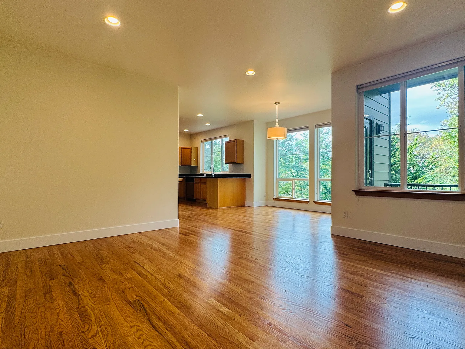 3 bed, 2.5 bath, 1825 sqft, $3,100 — Photo 3