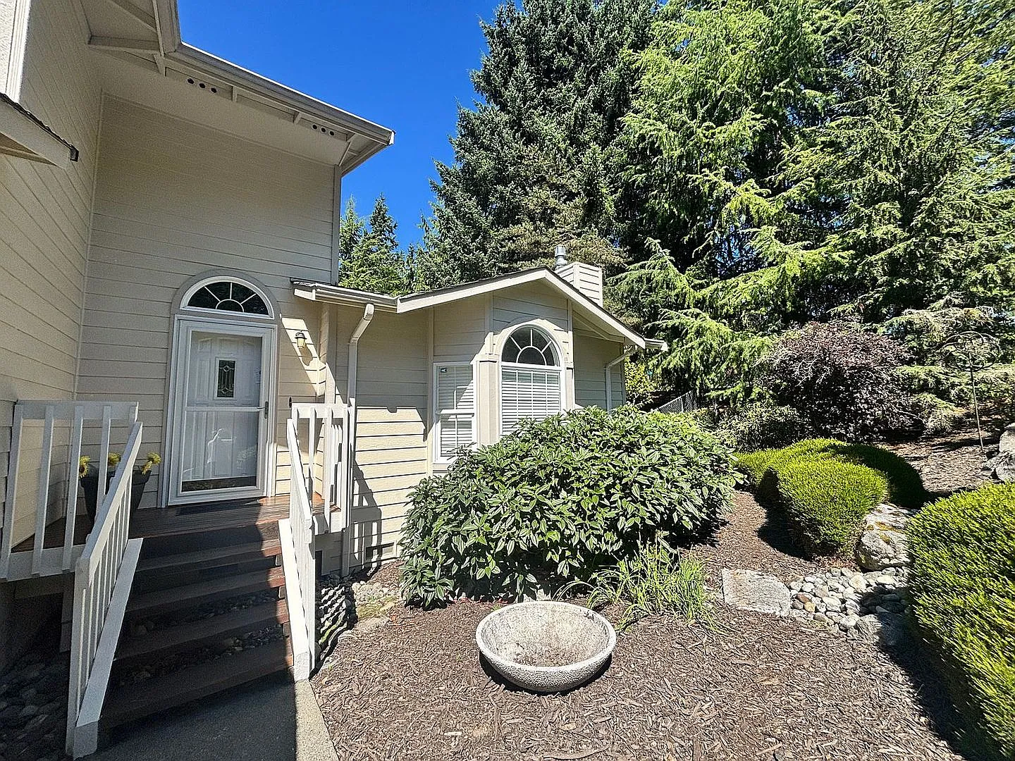 Everett Gem — Photo 2