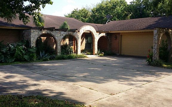4th image of 104 Pizarro Ave