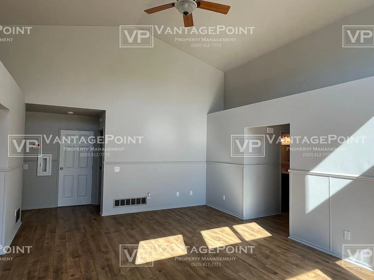 1800 Hardwoods Court/400 Scotchwood Rd — Photo 4