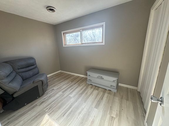 4th image of 23350 Cloyd St