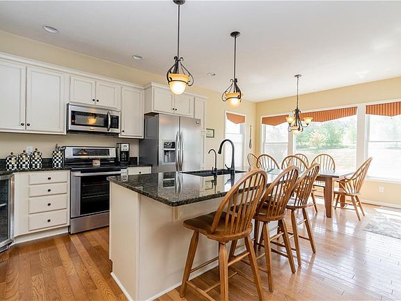 3rd image of 5237 Whitecliff Dr