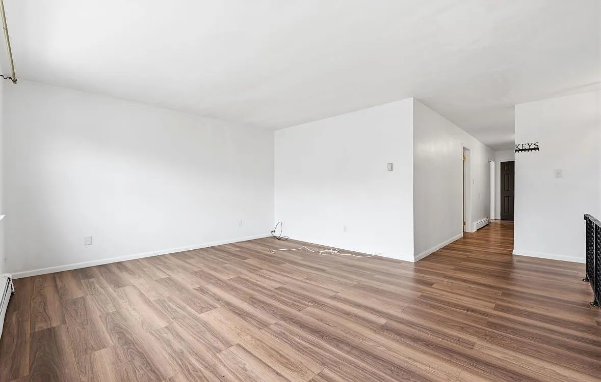 2 bed, 1.0 bath, $2,400 — Photo 2