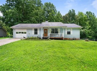 5614 N Hall Pl, Murrayville, GA 30564