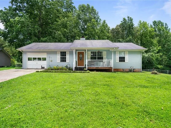 5614 N Hall Pl, Murrayville, GA 30564