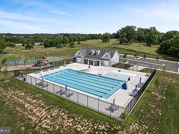 3rd image of 50 Feldberg Dr