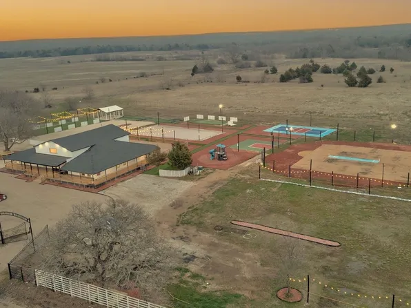 550 County Road 297, Gainesville, TX 76240