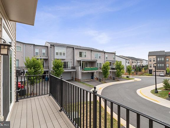 5th image of 23009 Sullivans Cove Sq