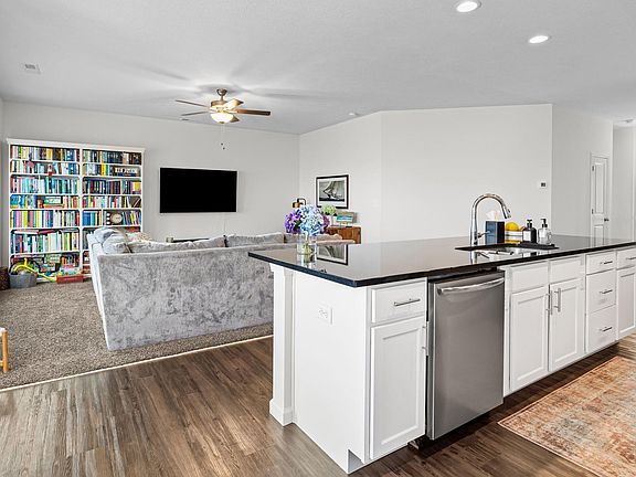 4th image of 215 Folkston Way