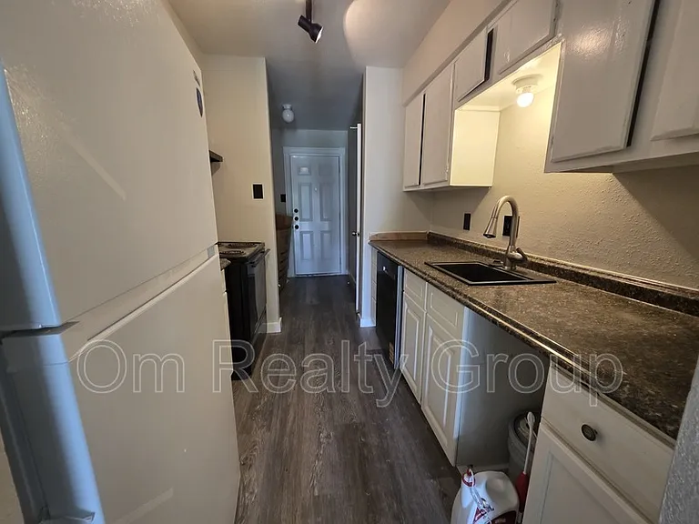 12740 Shannon Hills Dr — Photo 10