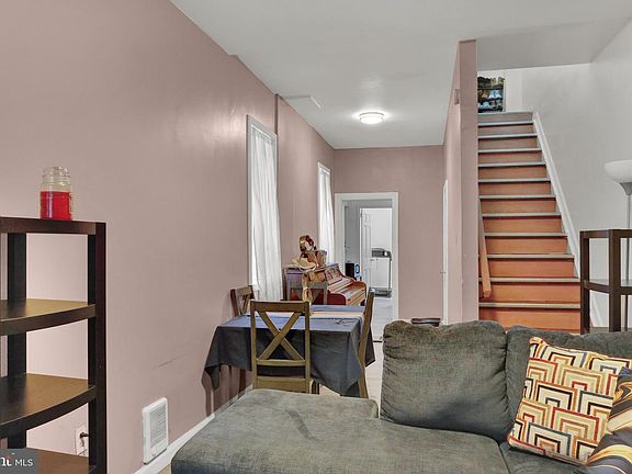 3rd image of 833 Green St