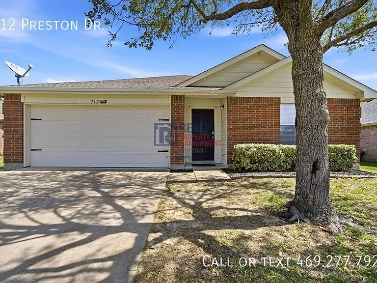 712 Preston Dr — Photo 3