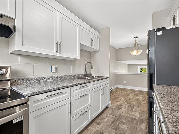 3rd image of 24 Suffolk St #25