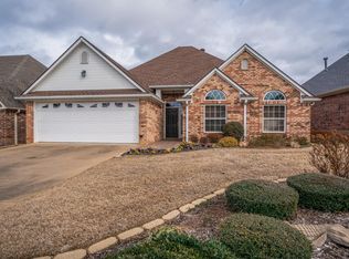 1607 Valley Brook Ln, Longview, TX 75605