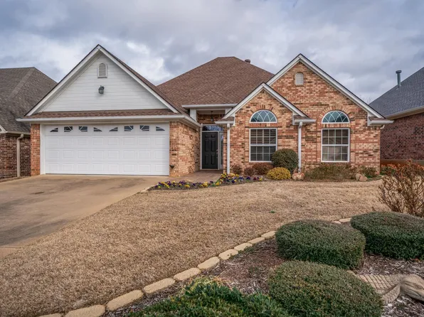 1607 Valley Brook Ln, Longview, TX 75605
