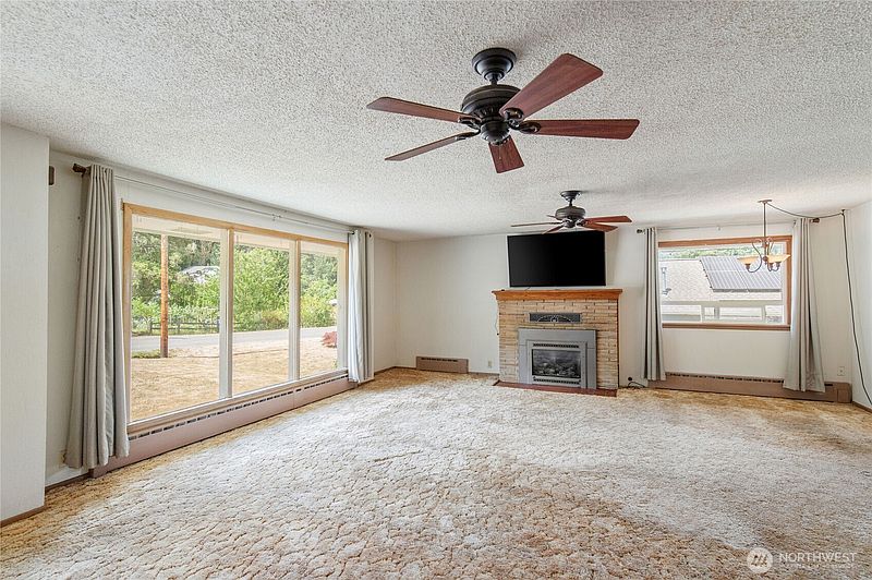5th image of 1350 Corbet Drive NW