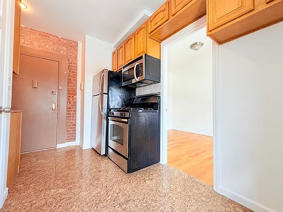 3rd image of 650 Manhattan Ave #5/18