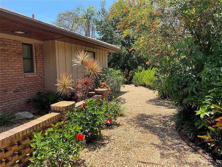 421 Waterside Ln — Photo 43