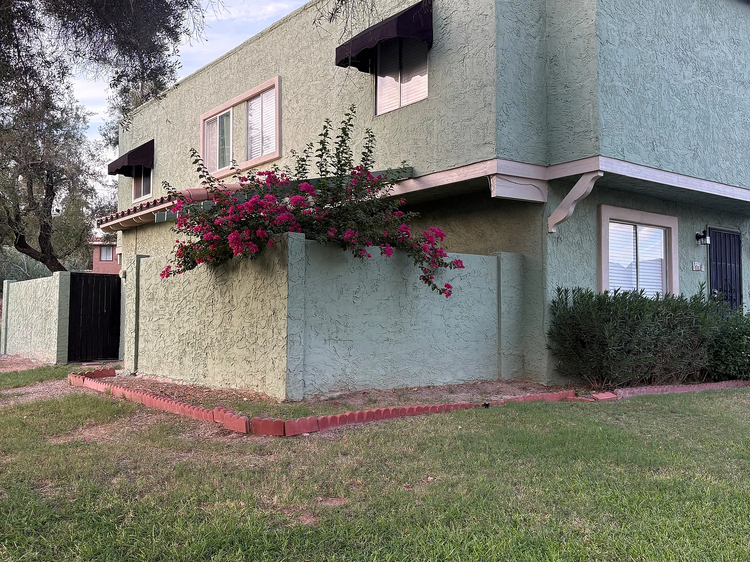 2 bed, 1.5 bath, 882 sqft, $1,500 — Photo 3