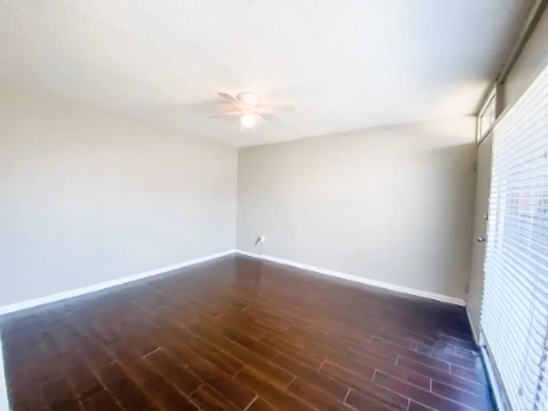 2990 Rhodes Cir S #305 — Photo 2