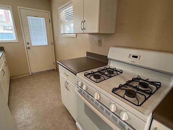 2nd image of 3010 Beech St
