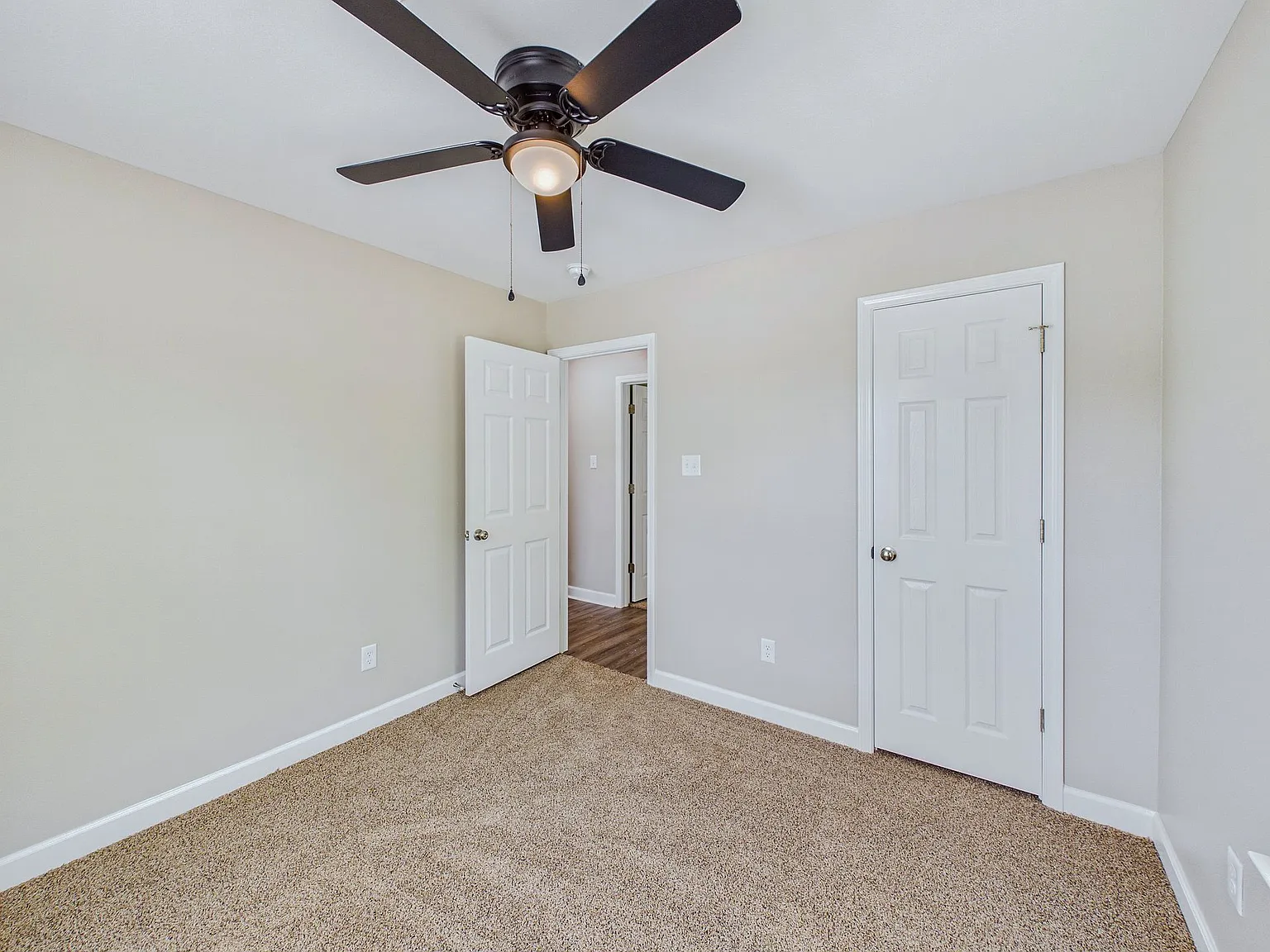 2405 S Elm St — Photo 4
