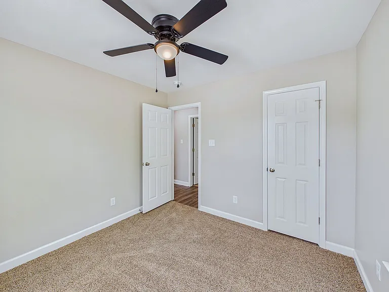 2405 S Elm St — Photo 4