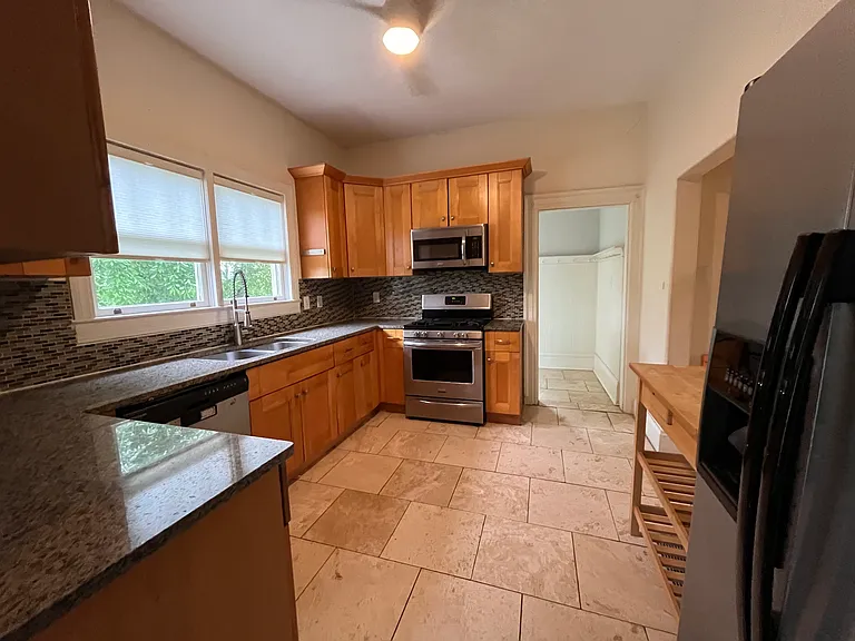 166 S French Broad Ave — Photo 13