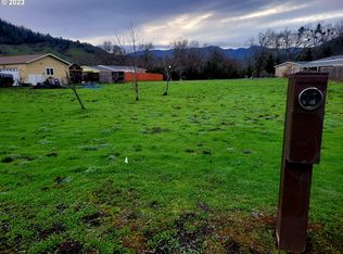 338 Mathews Dr #2, Myrtle Creek, OR 97457