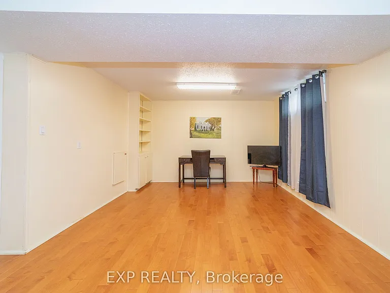 21 Southview Cres — Photo 24