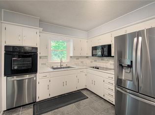 1196 Lake Rd, Liberty, MO 64068