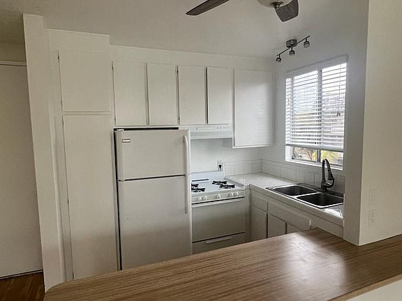 5th image of 1353 S Carmelina Ave APT 201