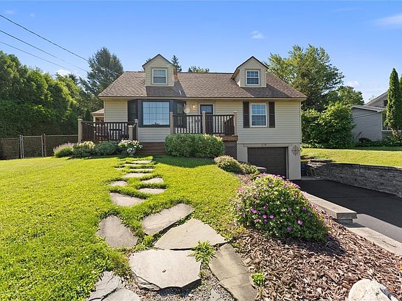 3rd image of 219 Crestwood Dr