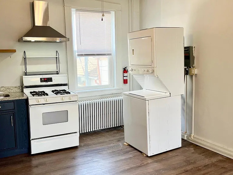 305 E Chestnut St #2 — Photo 3