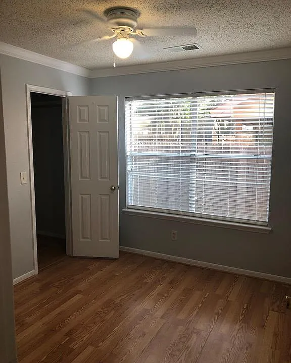 18131 Lake Bend Dr