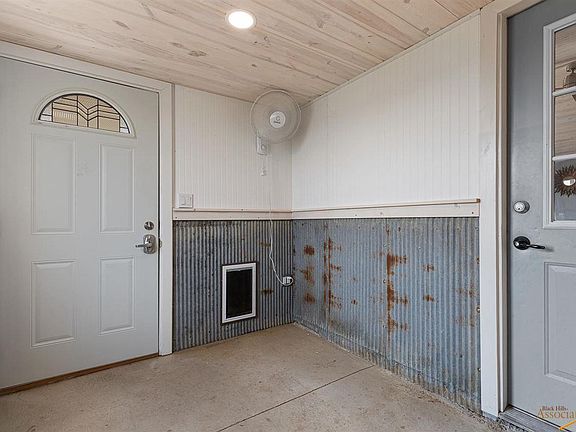 2nd image of 28320 Grouse Rd