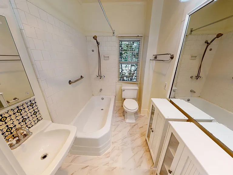 West Hollywood Oasis! *Free Rent* — Photo 7