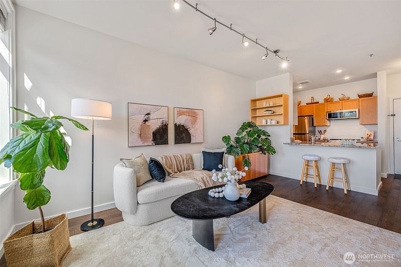 5th image of 2414 1st Avenue #413