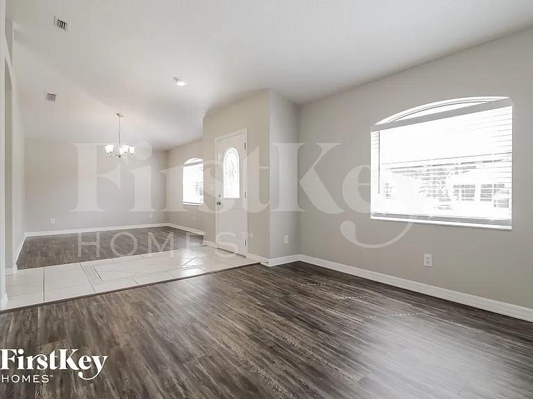 660 Wild Flower St — Photo 4