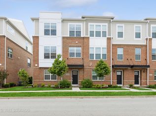 2950 Reflection Dr, Naperville, IL 60564
