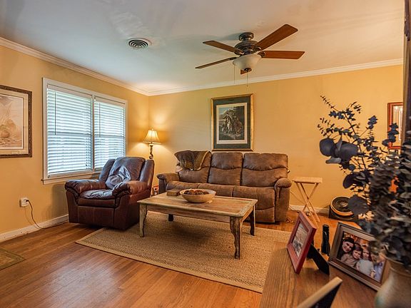 3rd image of 316 Holly Dr
