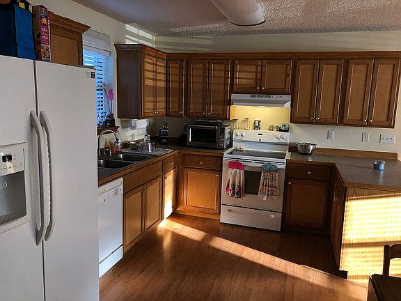 4th image of 49 Cedarwood Dr