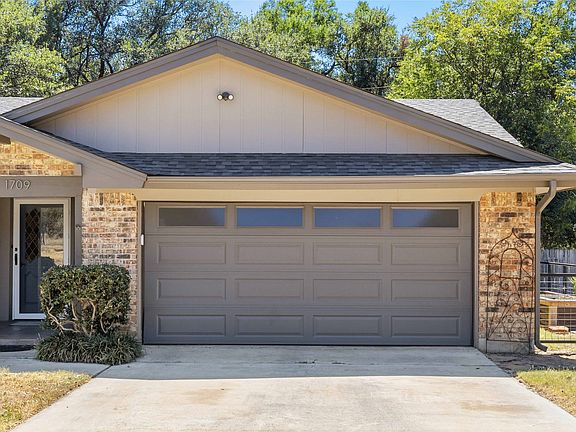 4th image of 1709 Broadmoor Dr