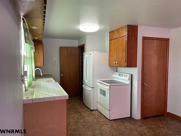 3rd image of 1009 W Overland Dr